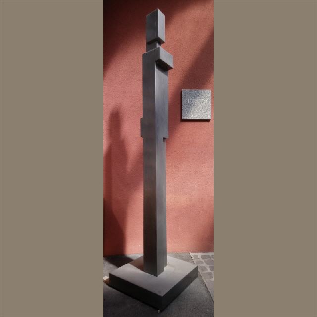 Mädchen mit Zopf / 2010 / Holz (Fichte, geleimt), lackiert / H210 cm / RW322