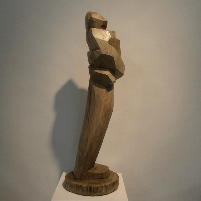 Geborgen / 2021 / Holz (Walnu&szlig;), gewachst / H76 cm / RW585